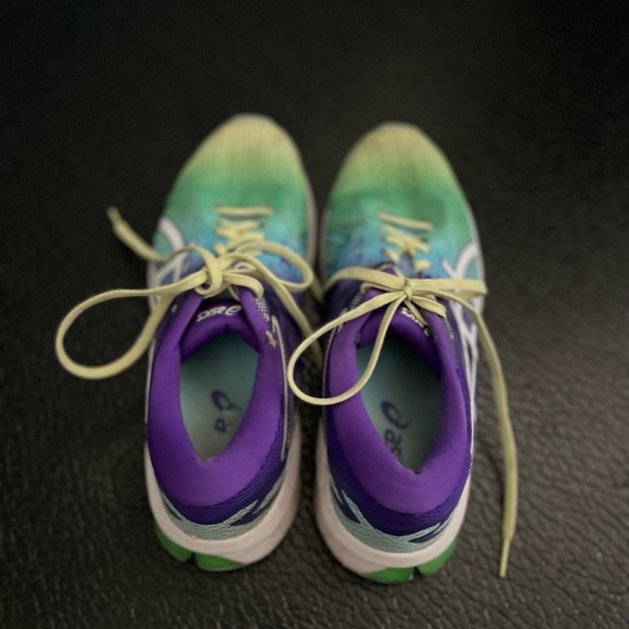 ASICS GT1000 road running shoe in blue, yellow, and green. - Picture 2 of 5